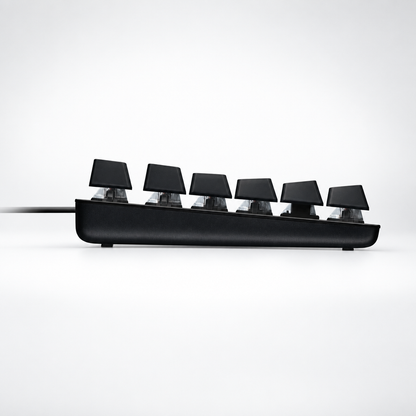 Logitech G413 SE mekanisk tastatur kablet med fokus på tidlige havne knapper.
