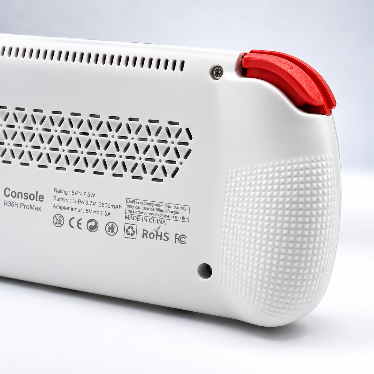 Bagview af håndholdt spillekonsol R36H Pro Max med detaljer om batteri og tilslutning.